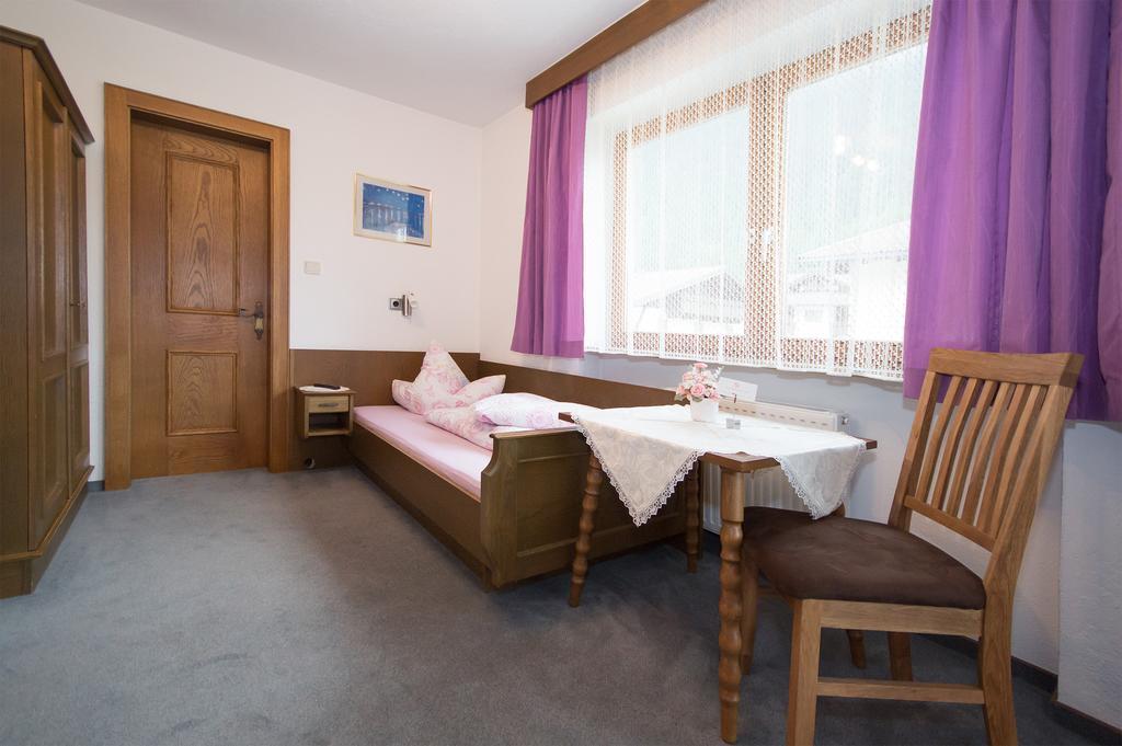 Hotel Haus Alpengruß Sölden Zimmer foto